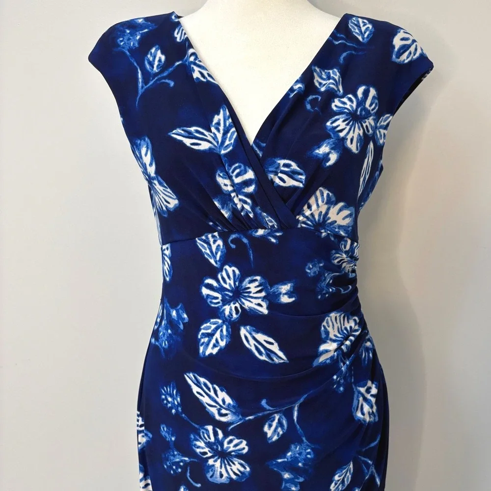 Lauren Ralph Lauren Blue White Floral Ruched Surplice Sheath Dress Size 6 - Picture 3 of 8